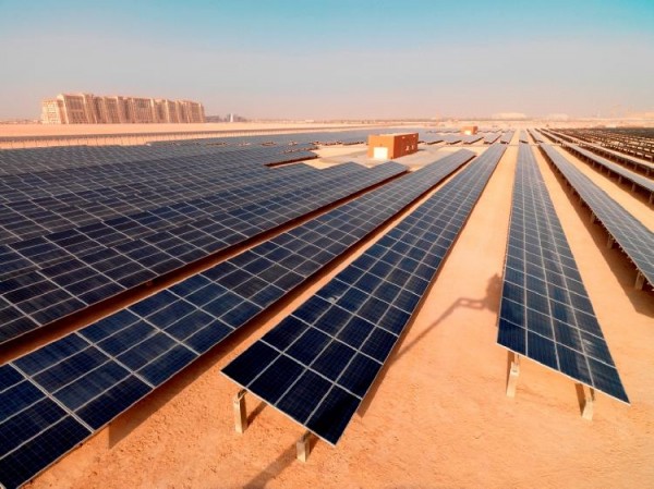 Dubai-solar-panels-600x449